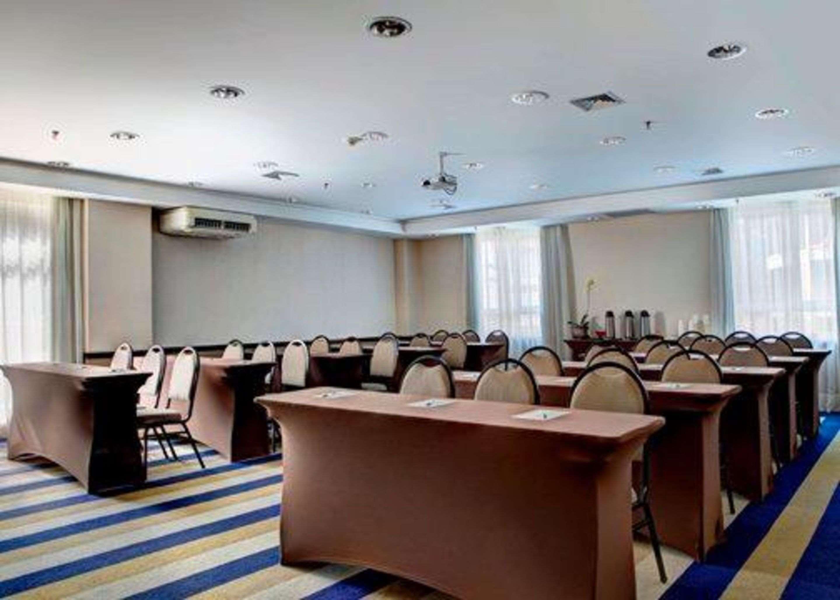 Quality Hotel Curitiba Kültér fotó